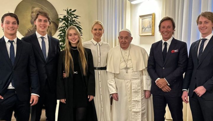 Las mejores fotos de la visita de Valeria Mazza y su familia al Vaticano