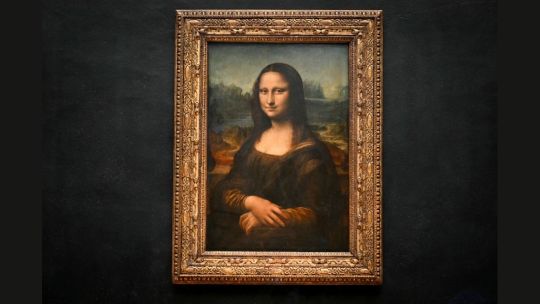 Olvidada, vandalizada, robada y escondida: La Gioconda tuvo una historia agitada pero nunca perdió la sonrisa