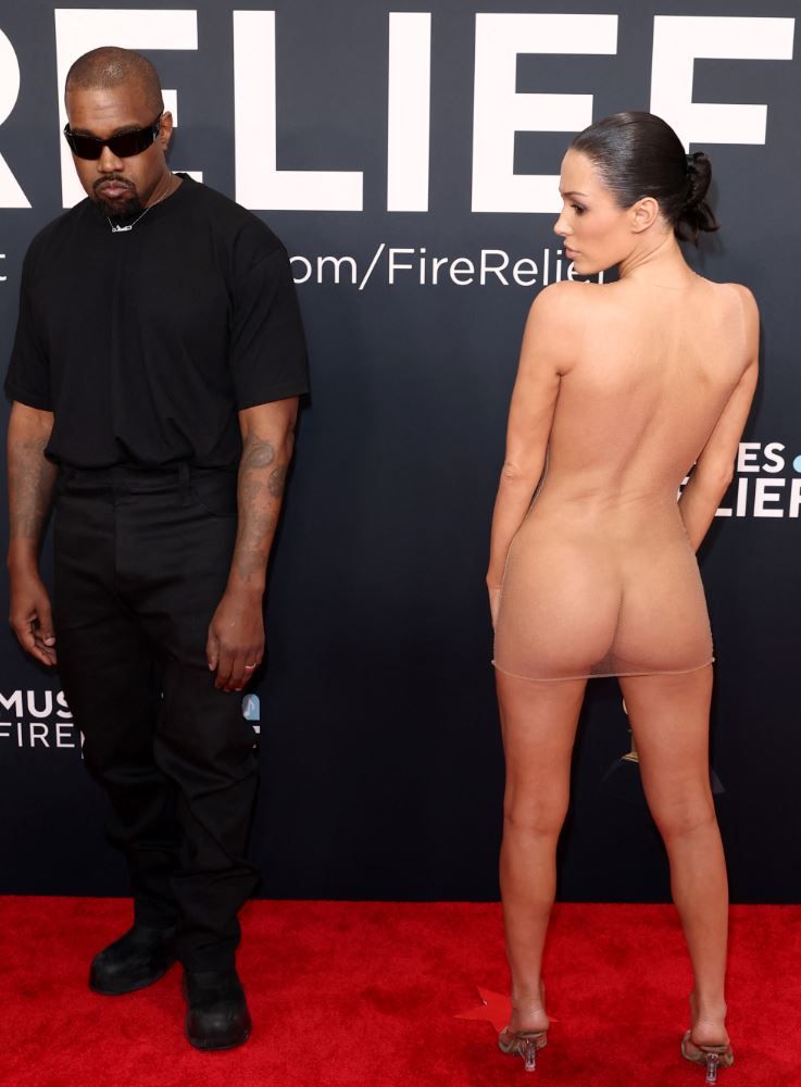 Bianca Censori desnuda en los Grammys 2025