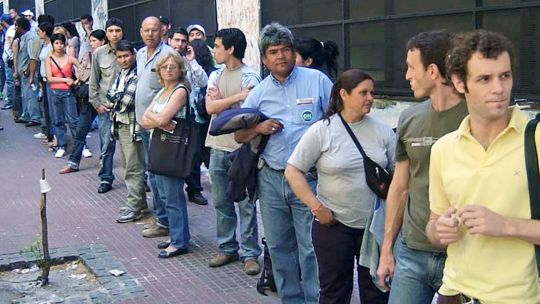 La desocupación trepó a 7,9% en el primer trimestre de 2025 y marcó un nuevo récord negativo en la era Milei