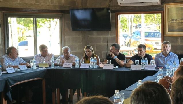 De Loredo junto a la tropa en Deán Funes