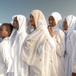 Los seguidores de Seydina Limamou Laye se reúnen durante el 145 aniversario de su llamado en el Mausoleo de Seydina Limamou Lahi Al Mahdi en Dakar. Seydina fue el fundador de la orden sufí Layene y en 1884 se declaró a sí mismo como el Mahdi, una figura religiosa en el Islam que se cree que viene antes del Día del Juicio y restablece la justicia. | Foto:MARIE RUWET / AFP
