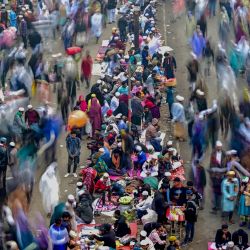 Los devotos musulmanes se reúnen para participar en 'Akheri Munajat' u oraciones finales durante 'Biswa Ijtema', una reunión anual de musulmanes, en Tongi, en las afueras de Dhaka. | Foto:MUNIR UZ ZAMAN / AFP