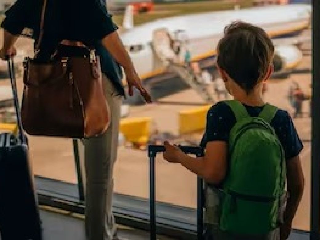 polemica-por-los-controles-en-los-permisos-de-viaje-al-exterior-para-menores-1961315