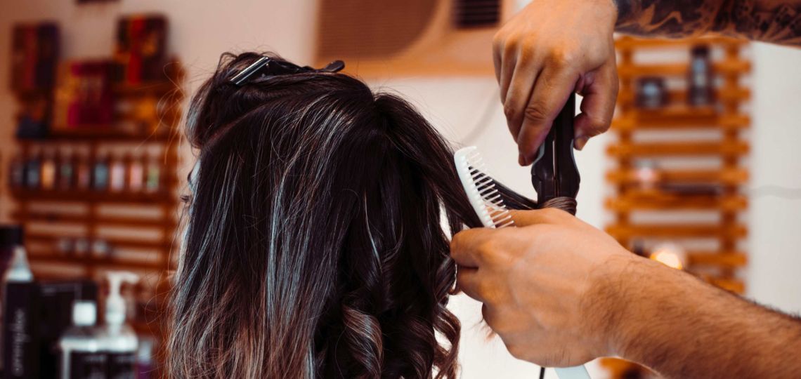 Mejores días para cortarte el pelo en febrero 2025 según el calendario lunar