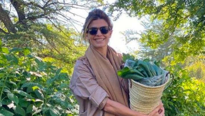 El sweater de lana tejido de Juliana Awada que será tendencia el próximo invierno