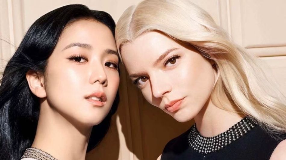 Jisoo y Anya Taylor-Joy