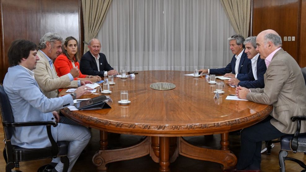 Luis Caputo recibió a los dirigentes de la Mesa de Enlace