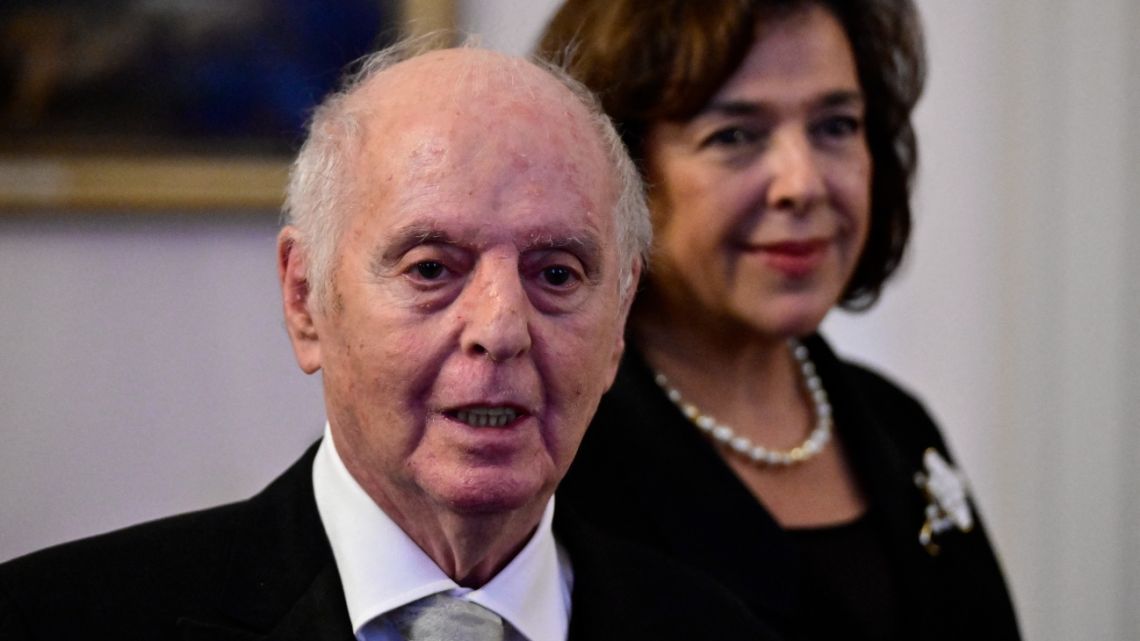 Argentine-born classical pianist and conductor Daniel Barenboim and his wife Elena Bashkirova arrive to a State Banquet at the Bellevue presidential palace in Berlin on May 26, 2024.