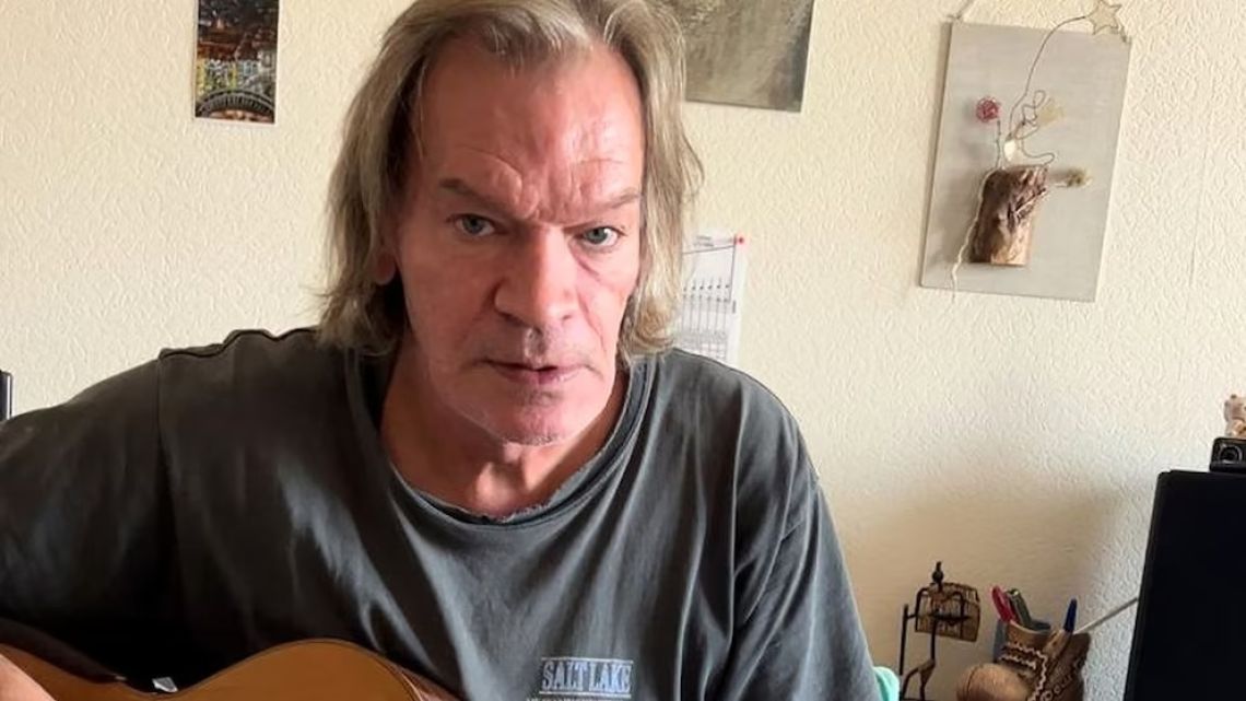 ¿Suicidio o crimen?: Quién es el cantautor ruso opositor a la guerra que murió tras caer de un balcón