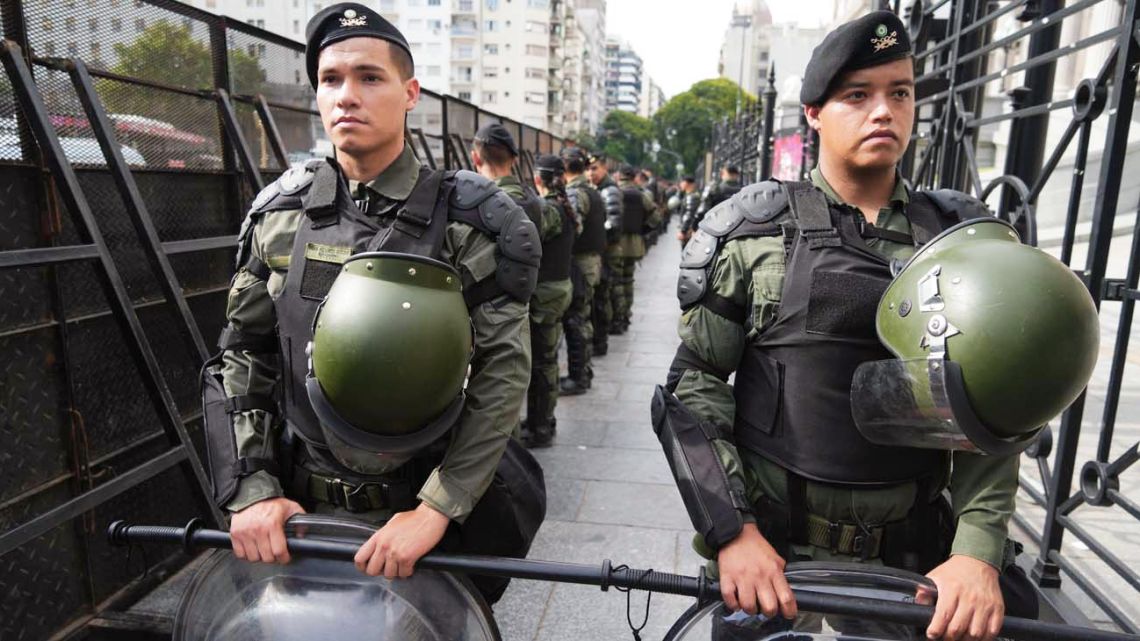 El Gobierno abrió la billetera para frenar reclamos de las fuerzas | Perfil