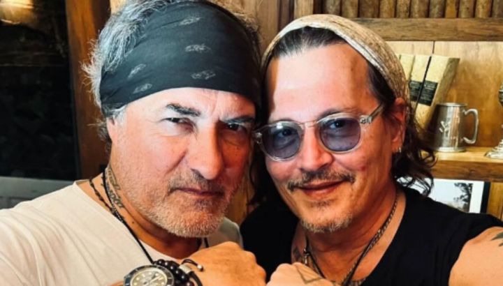 Johnny Depp se tatuó junto a su amigo El Corcho Rodríguez en su visita a Argentina: "Él escribió el mío"