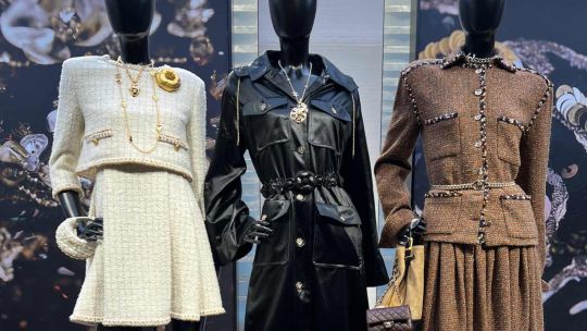 Desde Hangzhou a Nueva York: la colección Métiers d'art 2024/25 de Chanel y su homenaje al arte Coromandel