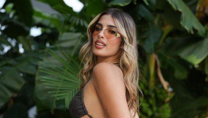 Bikini y volados, el espectacular look de Julieta Poggio para su pool party al estilo Tomorrowland