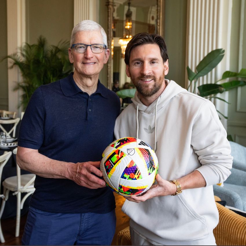 Tim Cook y Lionel Messi