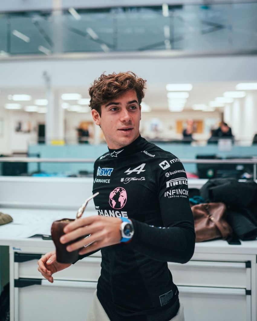 Como en casa: Colapinto a puro mate en su preparación para una nueva temproada en la F1.