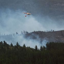 El fuego también se combate desde el aire.