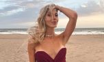 Vestido strapless y color borgoña, el look elegante y sofisticado de Cande Ruggeri para la boda de su hermana Federica