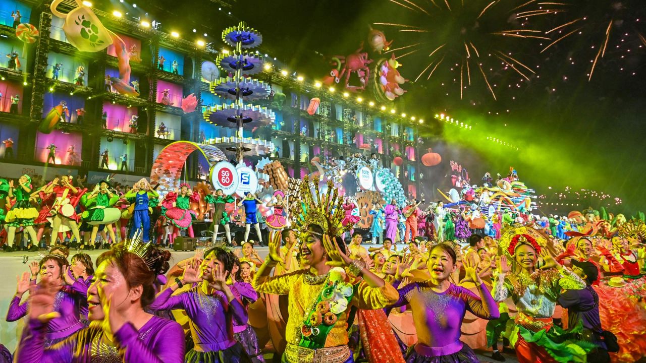 Artistas participan en el desfile anual Chingay del Año Nuevo Lunar chino en Singapur. | Foto:Roslan Rahman / AFP
