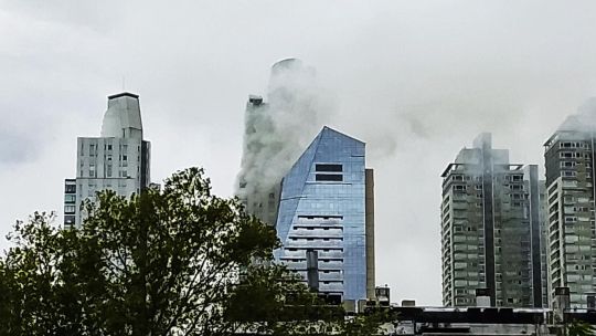 Incendio en el piso 11 de una torre de Puerto Madero