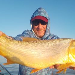 Debido a la época del año, baja mucho sedimento de los ríos Bermejo y Paraguay, lo que genera aguas oscuras y anula la pesca con artificiales.