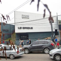 Le Brique antes recibía jóvenes en busca de diversión, hoy es un santuario en honor a Fernando Báez Sosa. | Foto:Cedoc
