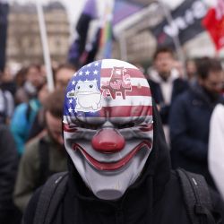 Los manifestantes se reúnen como parte de un llamado a la huelga general en la industria de los videojuegos en Francia para exigir mejores condiciones de trabajo y denunciar los recortes de empleo, en París, Francia. | Foto:IAN LANGSDON / AFP