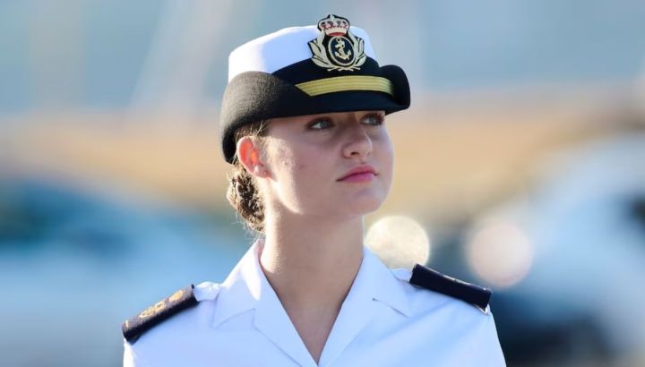 La princesa Leonor desembarcó en Brasil con Elcano y llamó la atención por sus múltiples moretones