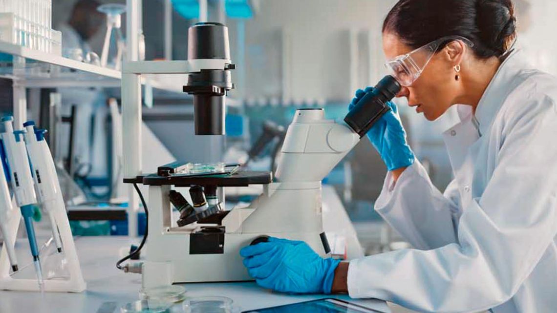 El empleo de las mujeres mucho más expuesto a la IA generativa, según nuevo informe de la OIT 