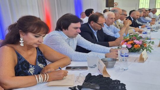 El presidente de Coninagro, al igual que el de La Rural, no condena las amenazas de Milei a De Mendiguren