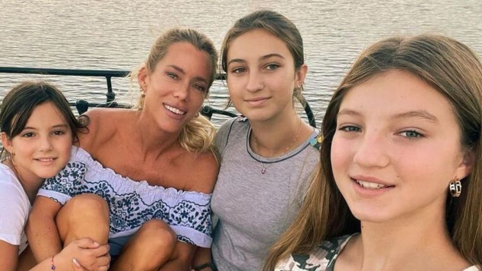 Nicole Neumann y sus hijas