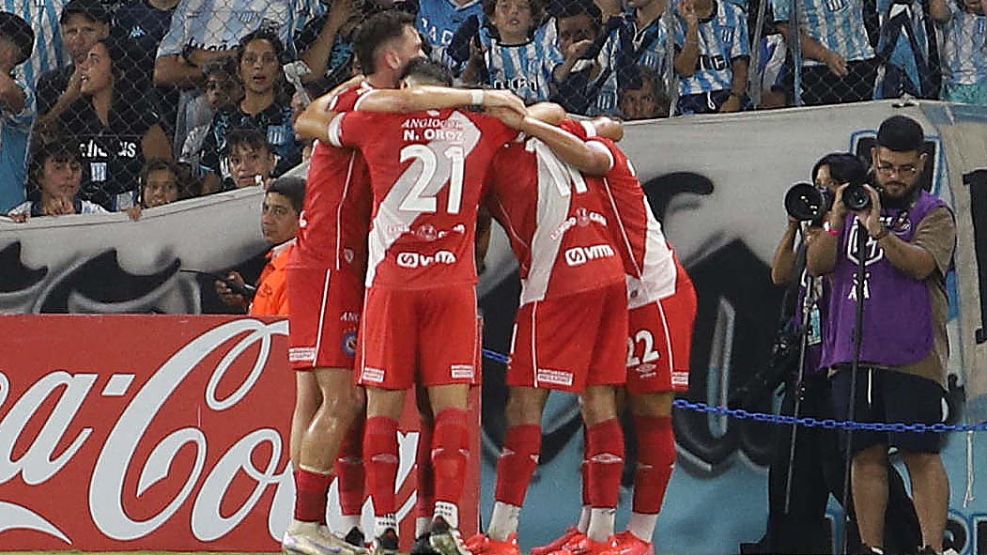 Argentinos venció a Racing en Avellaneda.