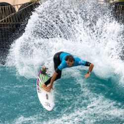 El australiano Ryan Callinan compite durante la Liga Mundial de Surf en Abu Dhabi. | Foto:FADEL SENNA / AFP