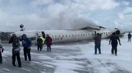 Un CRJ 900 de Delta Airlines se estrelló y quedó volcado en el Aeropuerto Pearson de Toronto.