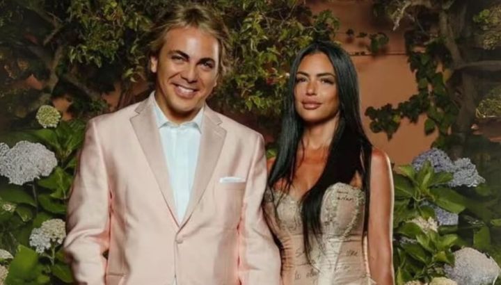 Cristian Castro anunció su casamiento con Mariela Sánchez y le pidió a un famoso periodista ser su padrino de bodas