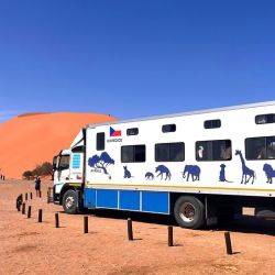 Pangeo Tours es la empresa checa que trajo a visitantes de su país a recorrer la Patagonia en este original motorhome hotel.