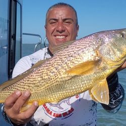 Aficionados de todo el país se acercan al paraíso del pescador deportivo a disfrutar de la multiplicidad de especies que entrega este destino.