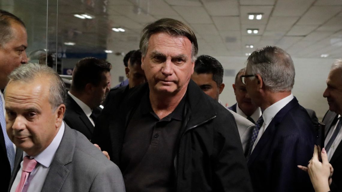 Former Brazil President Jair Bolsonaro (C) arrives at the Federal Senate to have lunch with leaders of opposition parties in Brasilia on February 18, 2025.