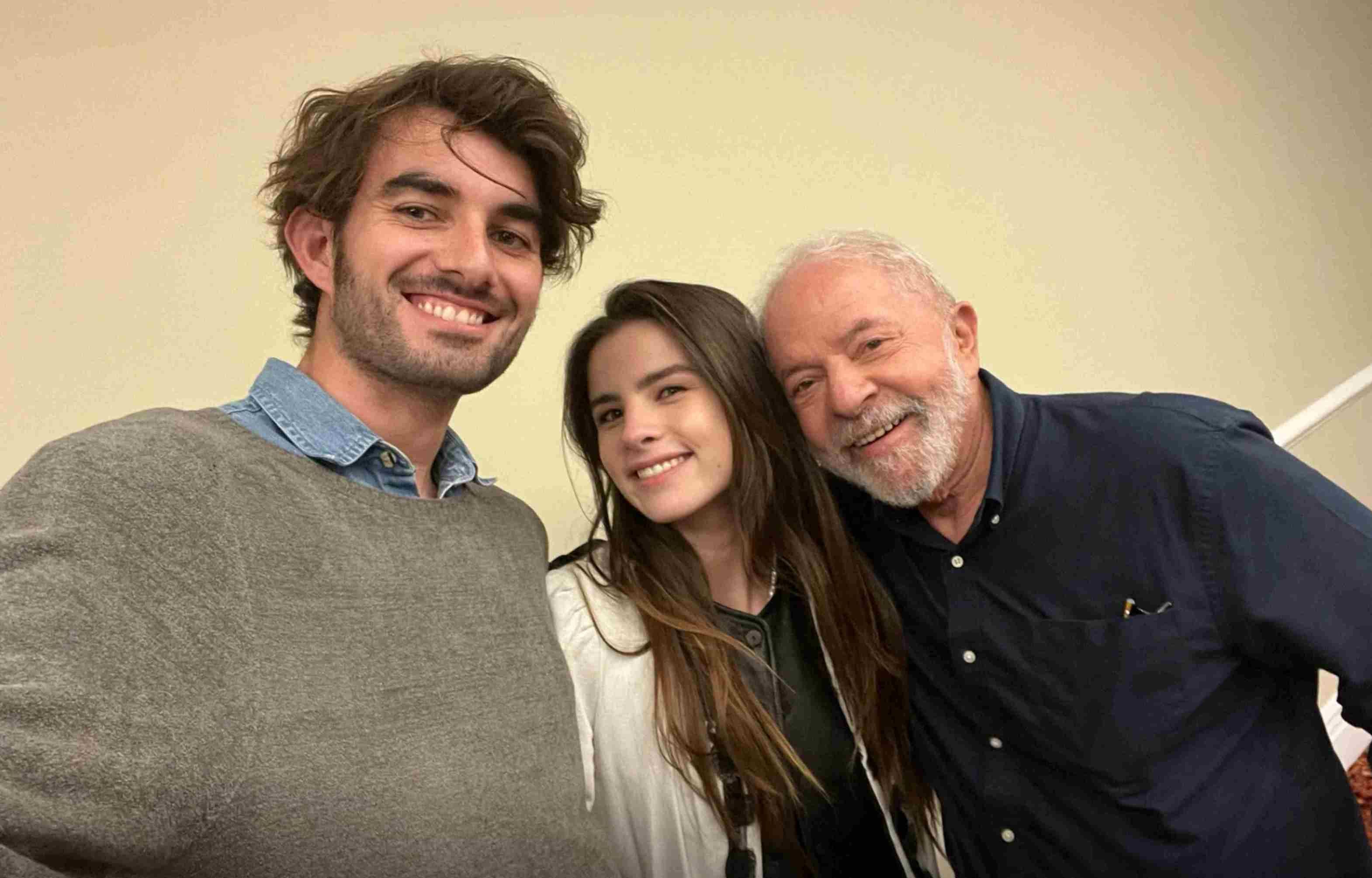 Connor Kennedy, su novia Giulia Marinho, y Lula, en Brasil. 