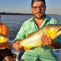 La confluencia de los ríos Paraguay y Paraná son un punto estratégico para el pescador. 