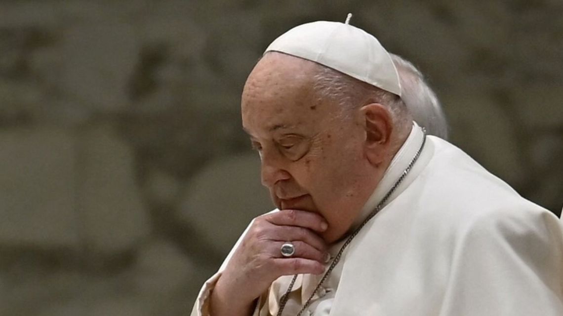 La salud del papa Francisco sigue "en peligro" en medio de un clima enrarecido por la corriente "anti Bergoglio"