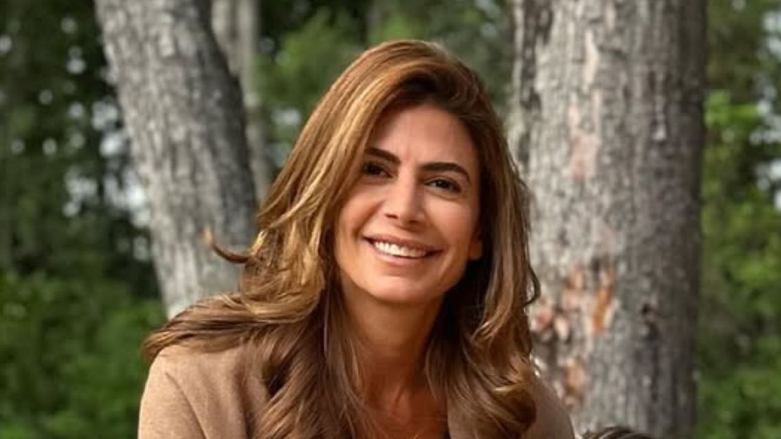 ¡Impresionante! Juliana Awada deslumbra con la bikini más buscada del verano y cosecha miles de halagos