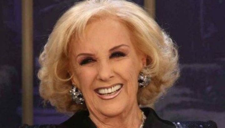 Bordados a mano y brillos, los dos looks que lució Mirtha Legrand en su cumpleaños