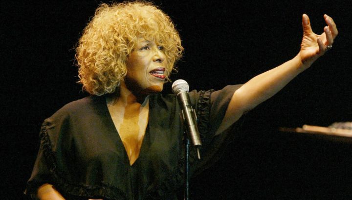 Murió Roberta Flack, cantante de "Killing Me Softly" y "The First Time Ever I Saw Your Face", a los 88 años