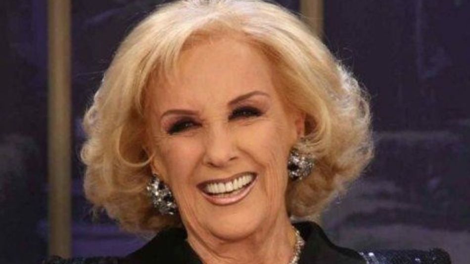 Bordados a mano y brillos, los dos looks que lució Mirtha Legrand en su cumpleaños