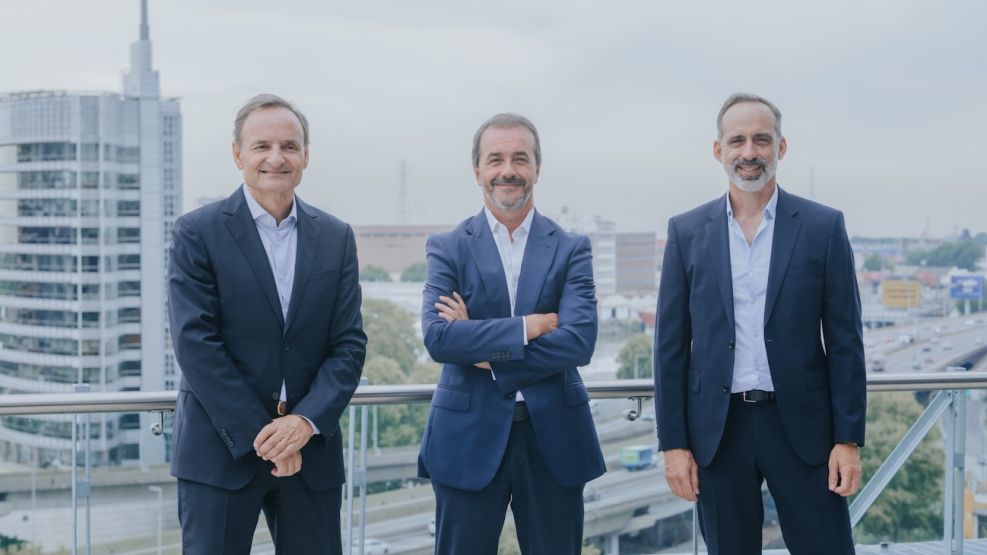 Fabián Kon, CEO del Grupo Financiero Galicia, Alejandro Butti, CEO del Banco Santander Argentina, y Marcos Herbin, CEO de Nera.