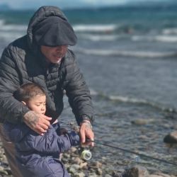 Más allá de la falta de pesca, hubo varios hechos para destacar. Entre ellos, la participación de personas ciegas y disminuidas visuales, del Centro de Rehabilitación Integral Patagónico (CRIP), que con la colaboración de la Asociación de Caza y Pesca Nahuel Huapi comenzaron a pescar recientemente.