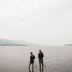 Dos jóvenes pescadores pescan en el lago cerca del puerto de Minova. Foto de Jospin Mwisha / AFP | Foto:AFP