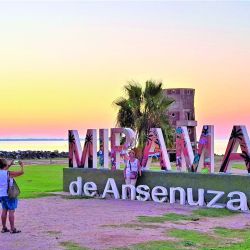 Espejos cristalinos para apreciar en nuestro país: el Escondido, el Argentino, laguna Brava, el dique de Ullum, Mar Chiquita en Ansenuza y el lago del Fuerte son algunos de ellos.
