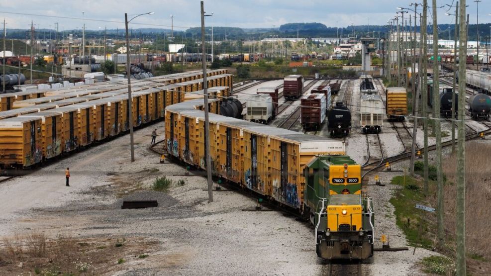 Rail Giants Plan To Shut Down Canada Network After Union Talks Fail